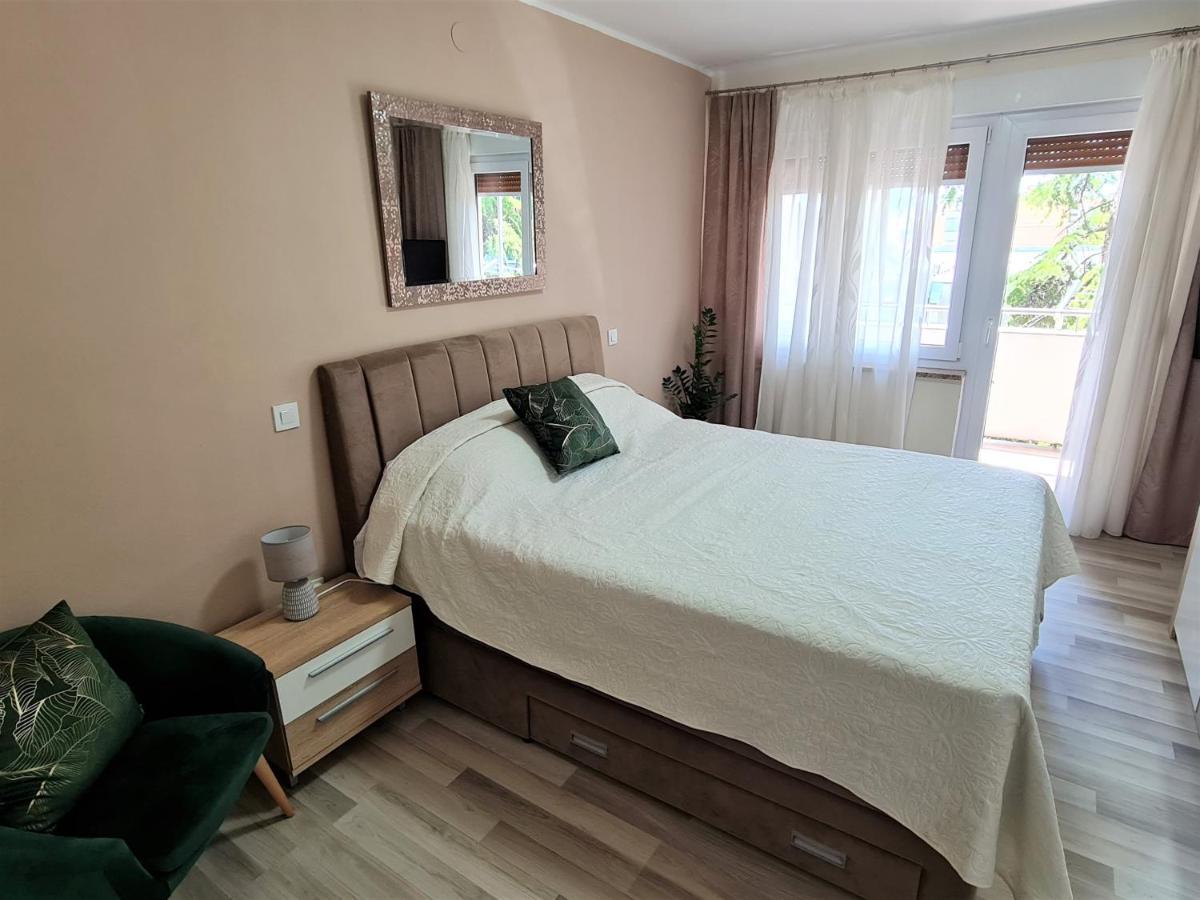 M & M Apartment Pula Luaran gambar